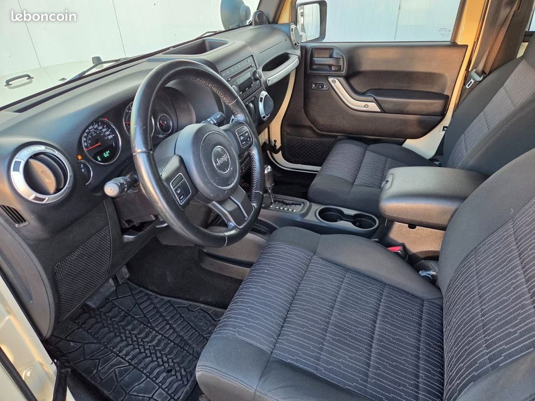Jeep Wrangler UNLIMITED SAHARA 3.8 V6 BVA 4X4 - HARD TOP - 84 000 KM (image 10)
