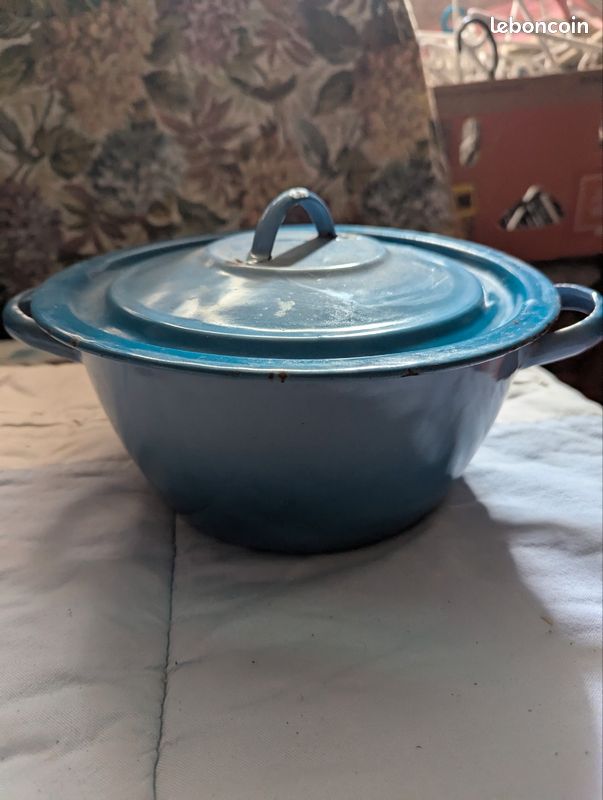 Ancienne Cocotte Ronde en Fonte Verte No 25 - Arts de la table