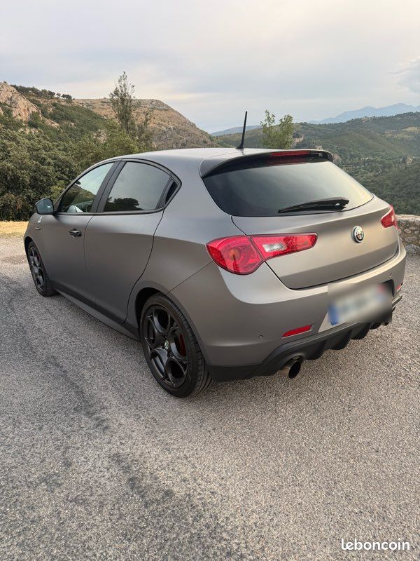 Alfa Romeo Giulietta QV Launch Edition (image 5)