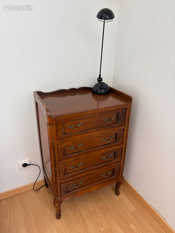 Commode en bois (image 1)