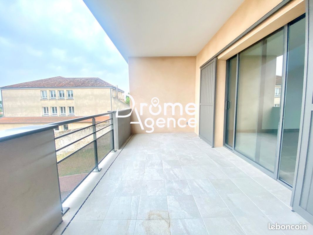 Appartement 3 pièces 82 m² · à Tournon-sur-Rhône · 82 m² · 910 €