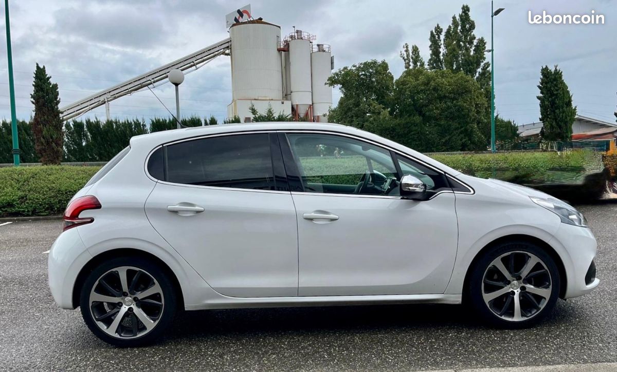 Peugeot 208 1.2 puretech 110ch feline 5cv 5p (image 6)
