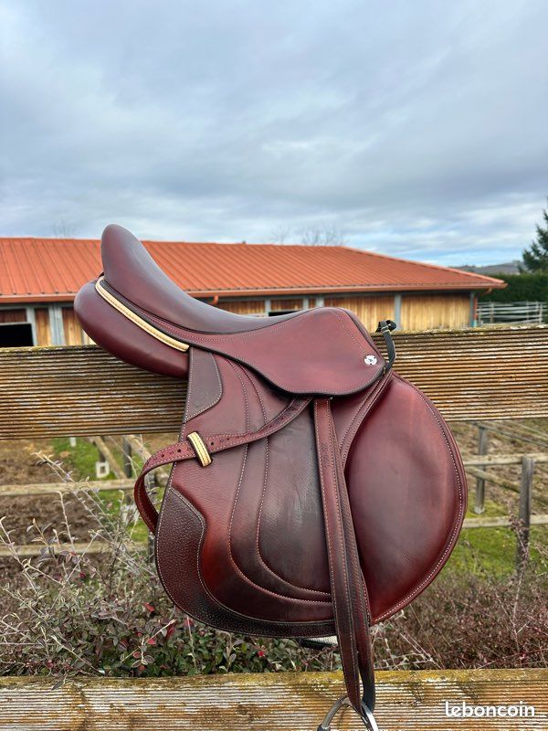 Selle CWD 2022 avec étrivière (image 2)