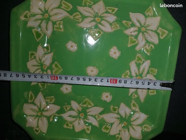 Vaisselle En Papier Recyclable élégante Et écologique. Boîtes De