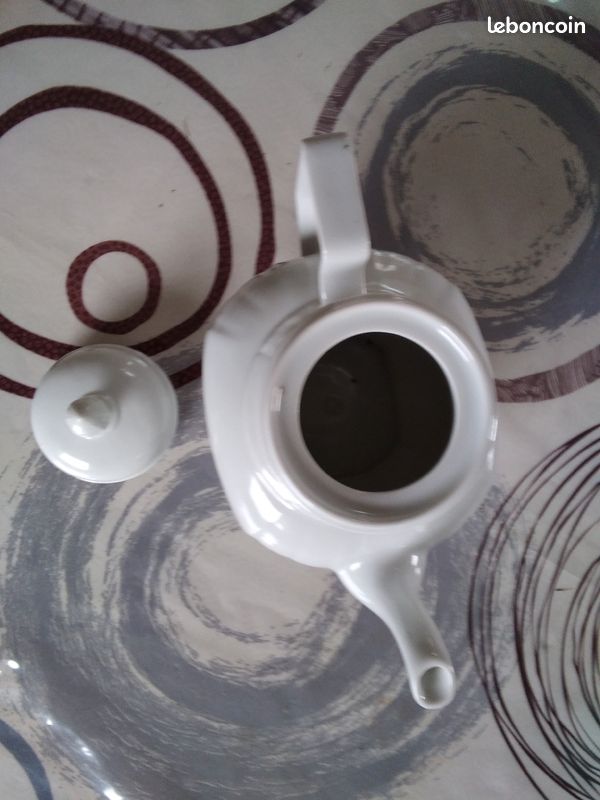 Théière en porcelaine blanche (image 2)
