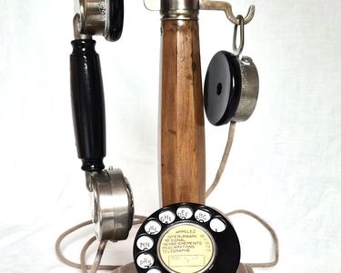 Téléphone à Colonne Burgunder 1920