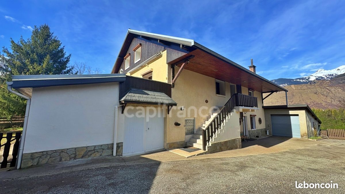 Maison 8 pièces 210 m² · à Saint-Jean-de-Maurienne · 210 m² · 335 000 €