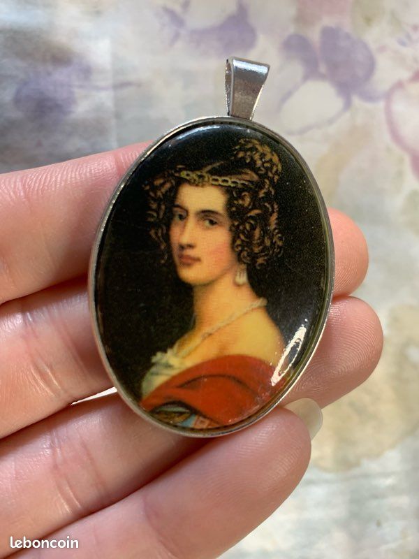Lot De 2 Pendentifs Vintage Avec Décor Pierres - Occasion En Bon état
