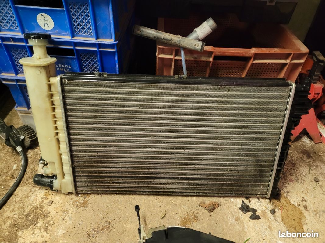 Radiateur D'eau Pour PEUGEOT 405 - Pièce D'occasion En Bon état - Garantie 12 Mois