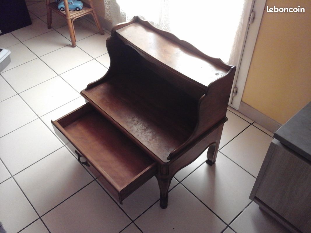 Table de nuit en bois (image 1)