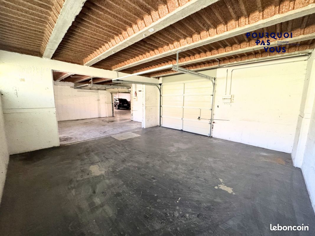 Parking 50 m² · à Bron · 50 m² · 49 000 €