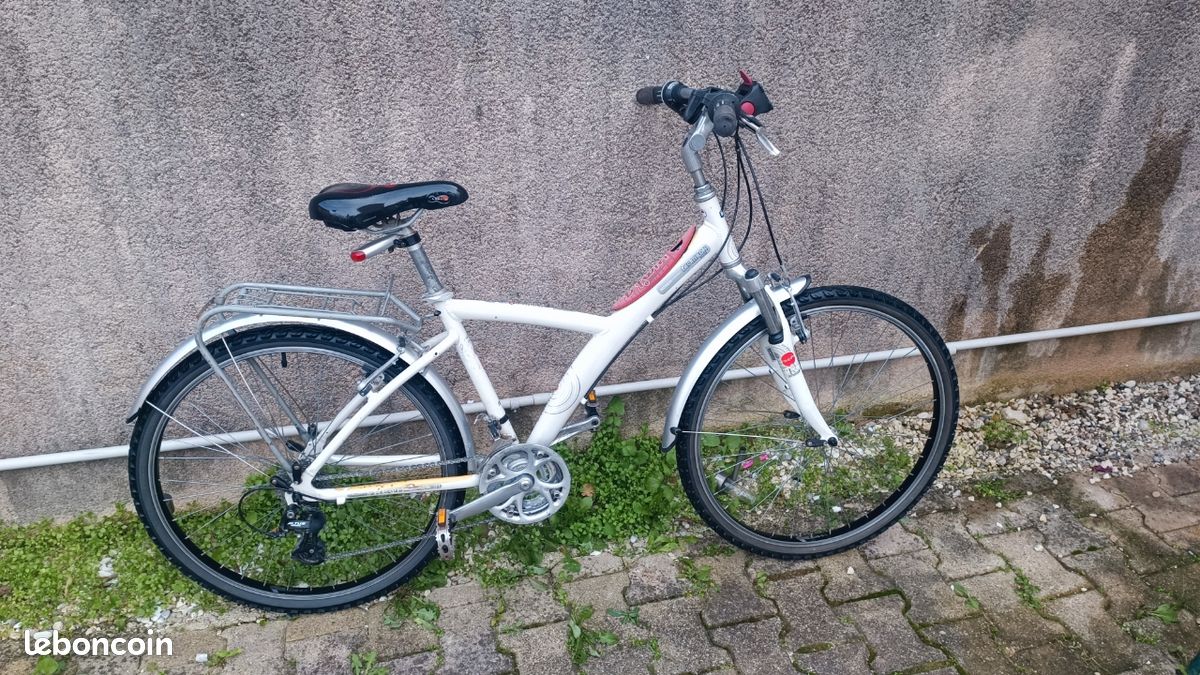Vélo B’Twin 5 De Decathlon – VTT Cadre Aluminium Rouge, 21 Vitesses, Taille Roue 26.5”