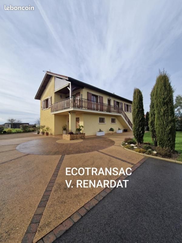 Maison 7 pièces 121 m² · à Montrevel-en-Bresse · 121 m² · 330 000 €