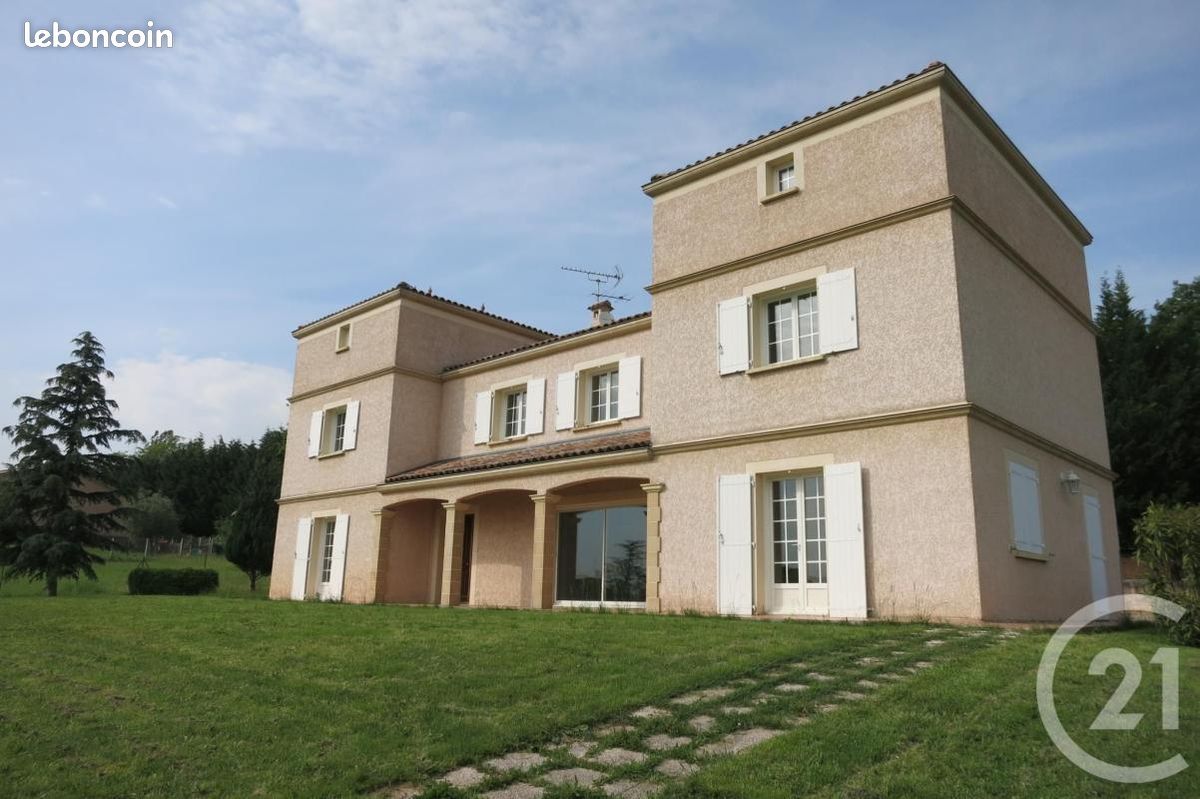 Maison 6 pièces 198 m² · à Lescure-d'Albigeois · 198 m² · 1 200 €/mois