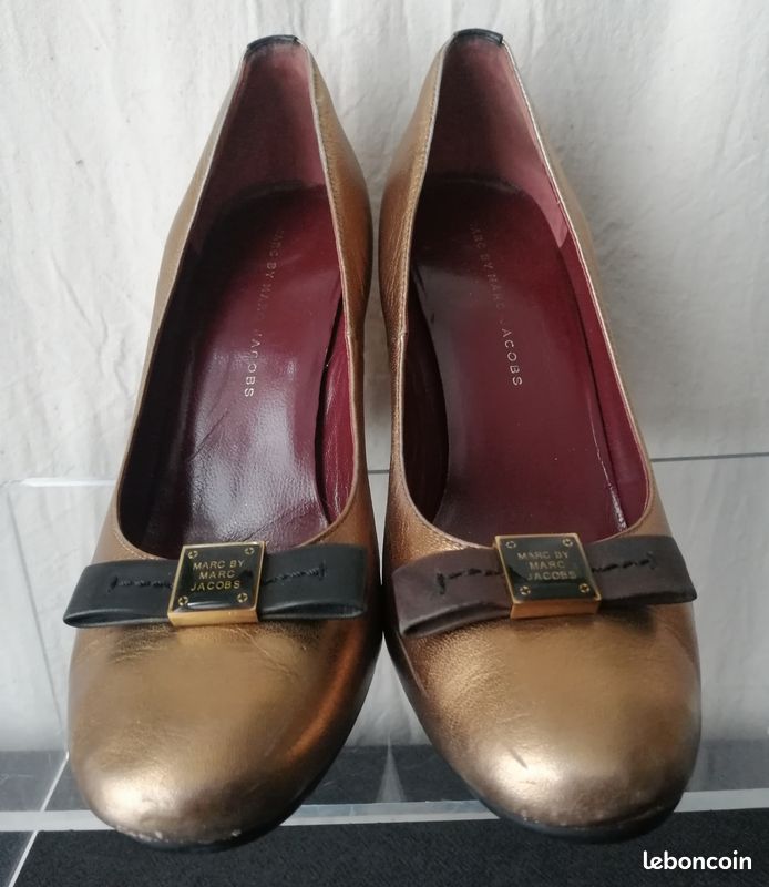 Escarpins Vintage DURER PARIS - Cuir Doré Taille 35 FR / 4 US - Talons Rétro - Occasion Bon état