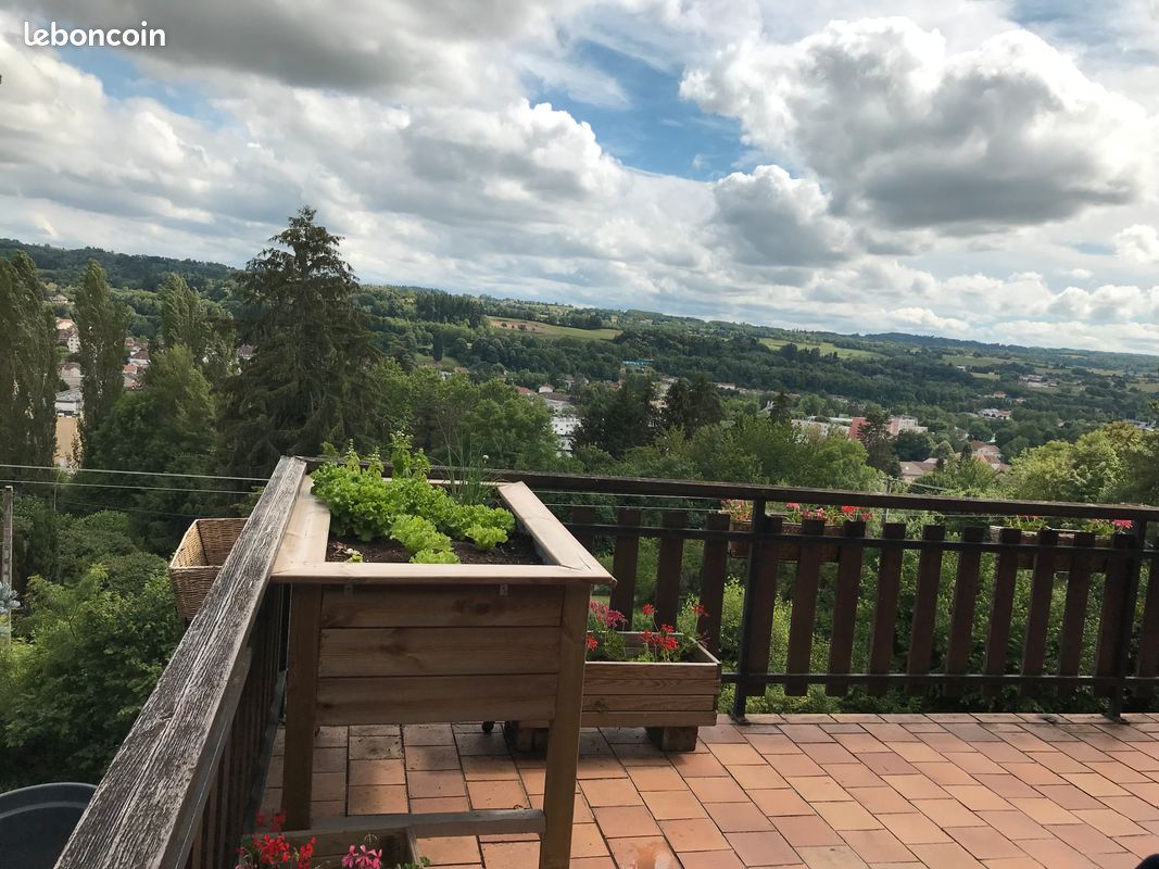 Maison 8 pièces 240 m² · à La Tour-du-Pin · 240 m² · 390 000 €