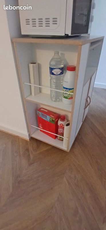 Meuble de cuisine et micro onde (image 3)