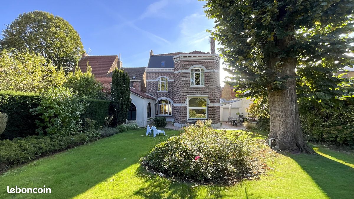 Maison 8 pièces 334 m² · à Hazebrouck · 334 m² · 650 000 €