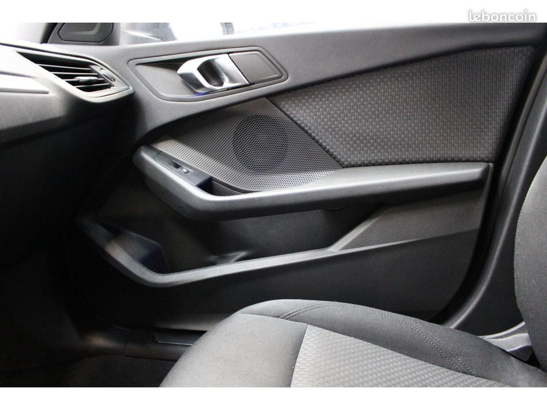 BMW SERIE 1 118d - BVA BERLINE F40 Lounge (image 29)