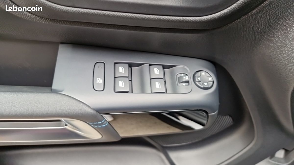 Citroën C5 Aircross Hybride rechargeable 180 e-EAT8 MAX (image 17)