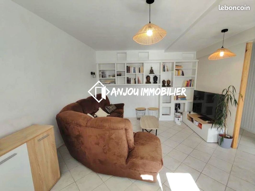 Maison 9 pièces 140 m² · à Segré-en-Anjou Bleu · 140 m² · 153 500 €