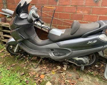 500 Cm3 X9 500 SKUTER PIAGGIO X9 Pojemność 500 Cm3 2003 R Opinie I