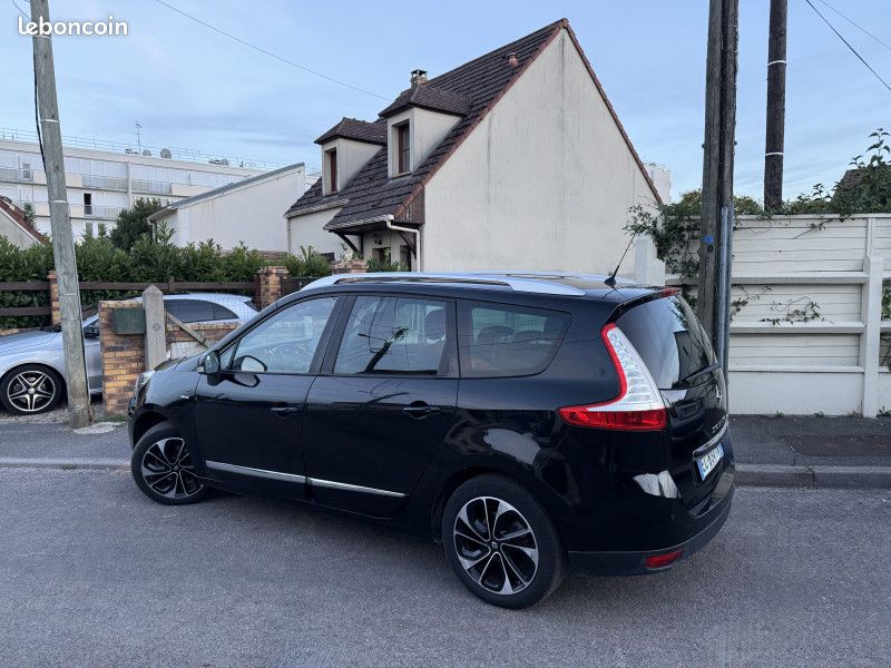 Renault GRAND SCENIC III 1.5 DCI 110CH ENERGY BOSE ECO² EURO6 7 PLACES 2015 (image 13)