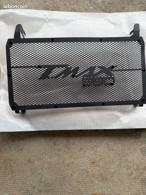 Grille de protection radiateur Yamaha TMAX 560 / Tech Max (image 1)