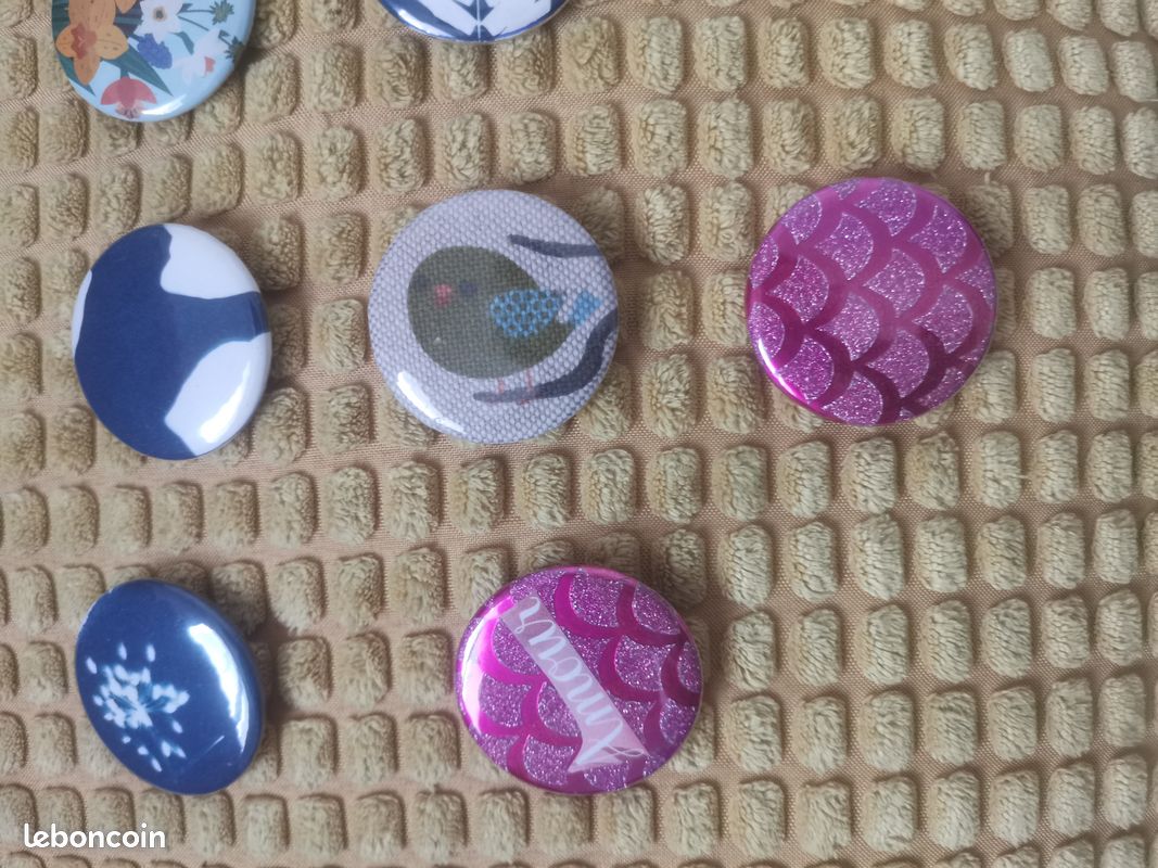 Badges (image 4)