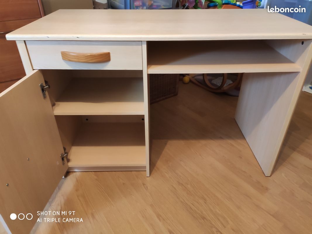 Bureau (image 1)