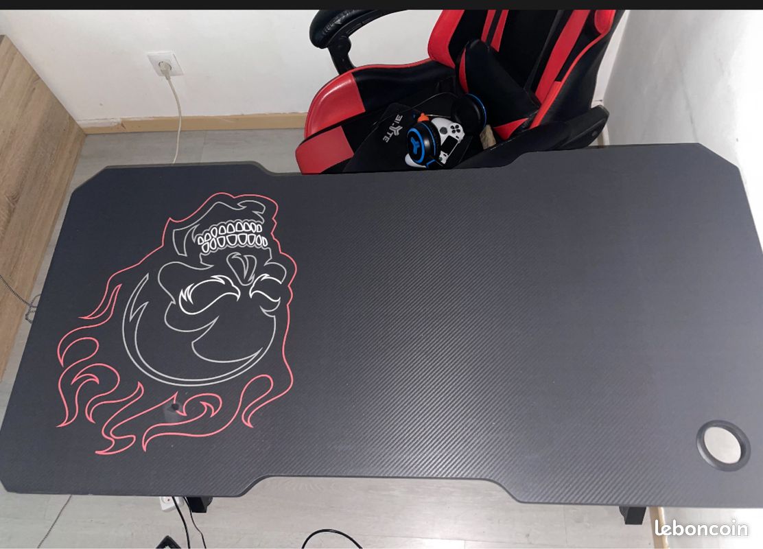 Vend bureau gameur servit 1 fois prix négociable (image 1)
