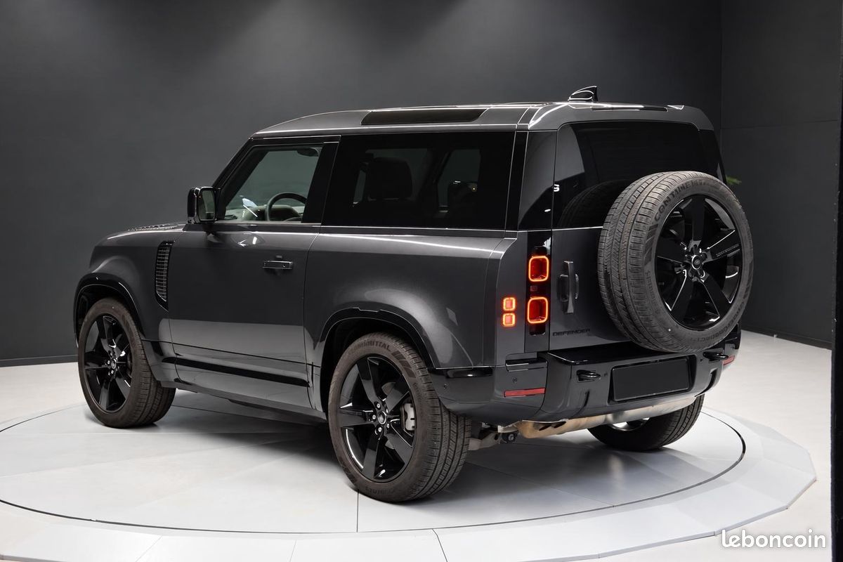 Land Rover Defender 90 D250 X-Dynamic HSE — 2025 — 20 800 km (image 2)