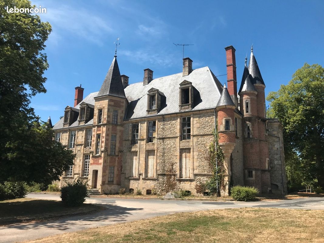 Maison 18 pièces 450 m² · à Vierzon · 450 m² · 430 000 €