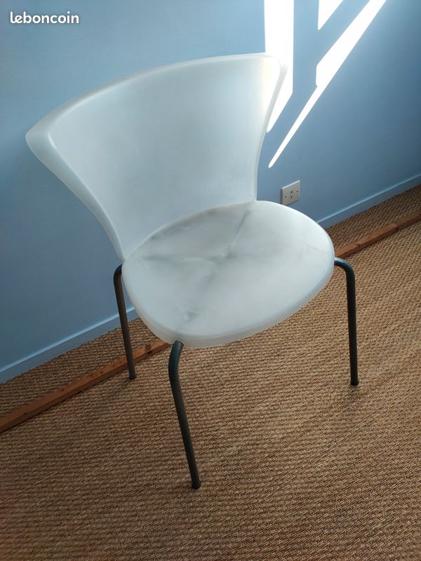 Lot de 3 chaises plastique + 2 gratuites (image 1)
