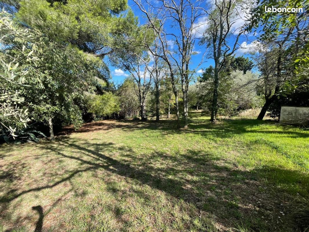 Terrain 350 m² · à Courthézon · 95 000 €