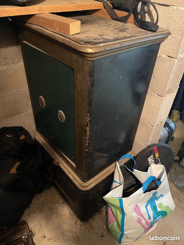 Coffre fort ancien avec clés (image 1)