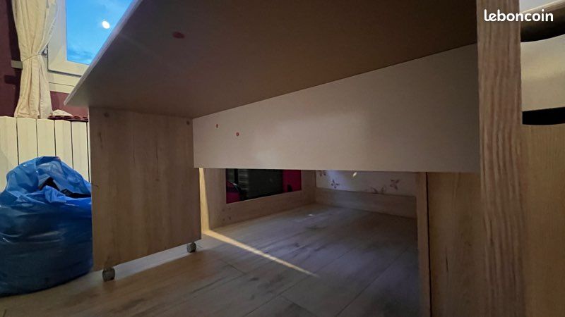 Lit mezzanine (image 9)