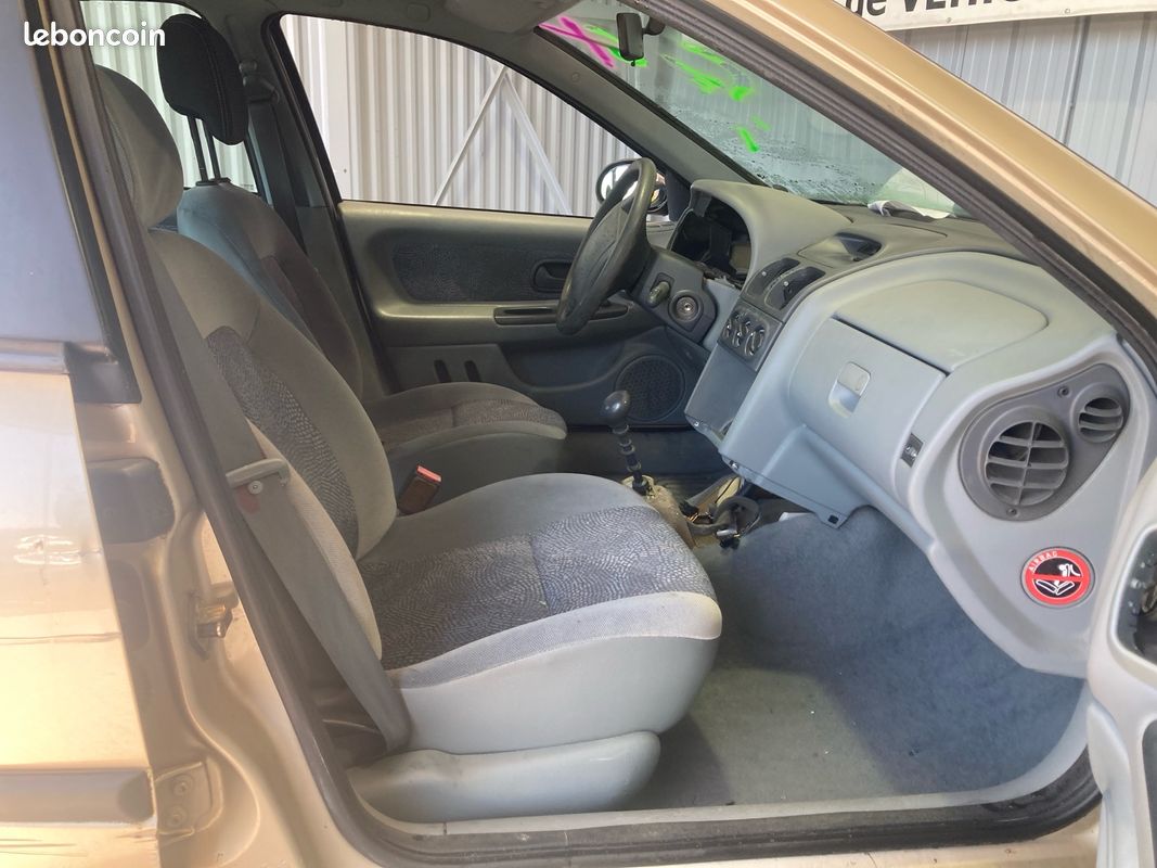 RENAULT LAGUNA 1 PHASE 2 1.6i - 16V 1598cm 1998 (image 2)