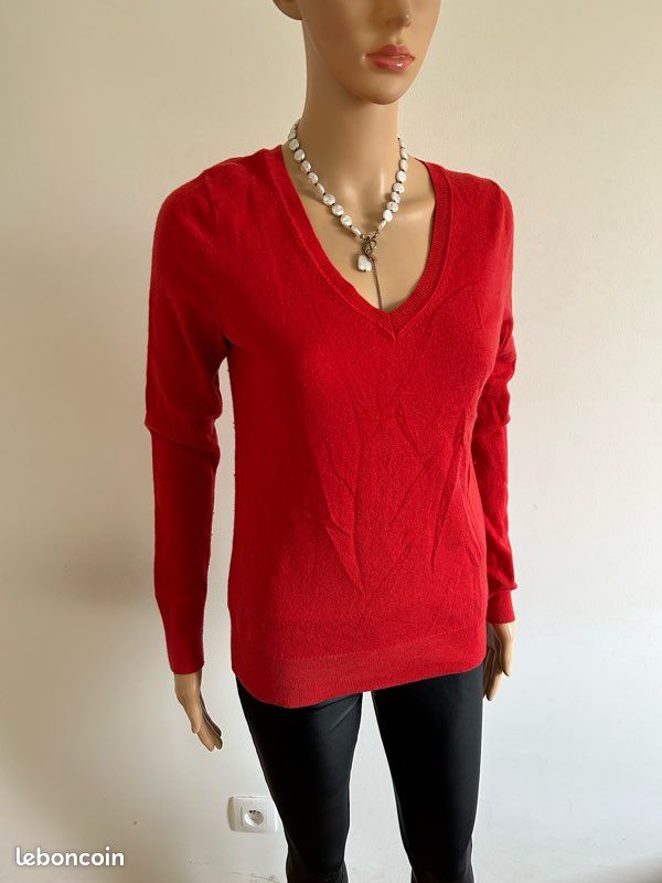 Pull rouge orangé avec col en V GAP taille S état satisfaisant (bouloches) (image 2)