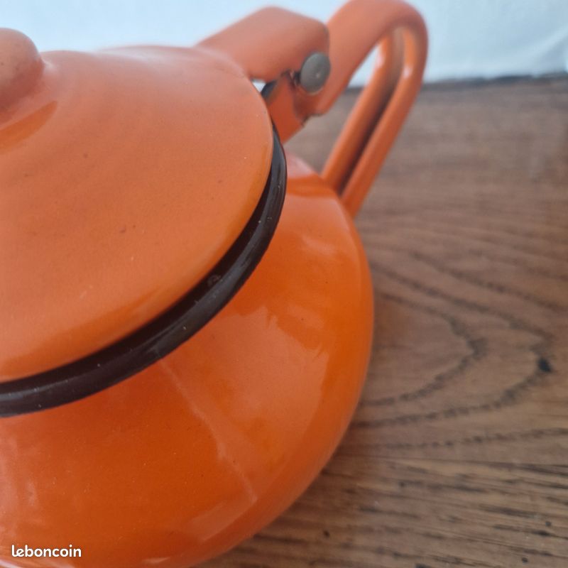 Petite Théière JAPY émaillée rouge 0,7L - Arts de la table
