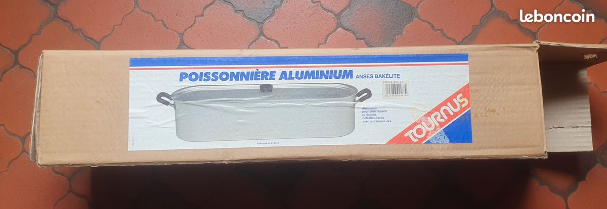 Grande Poissonnière en cuivre étamé, vintage, de qualité professionnelle, martelée à la main, fait main, en cuivre étamé. Vers les années 40/50 - France