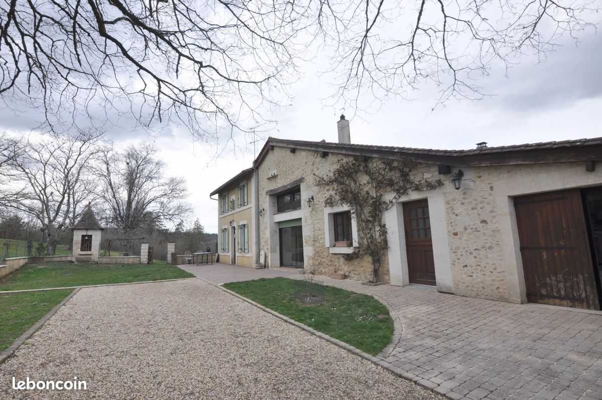 Maison 15 pièces 320 m² · à Aubeterre-sur-Dronne · 320 m² · 445 200 €