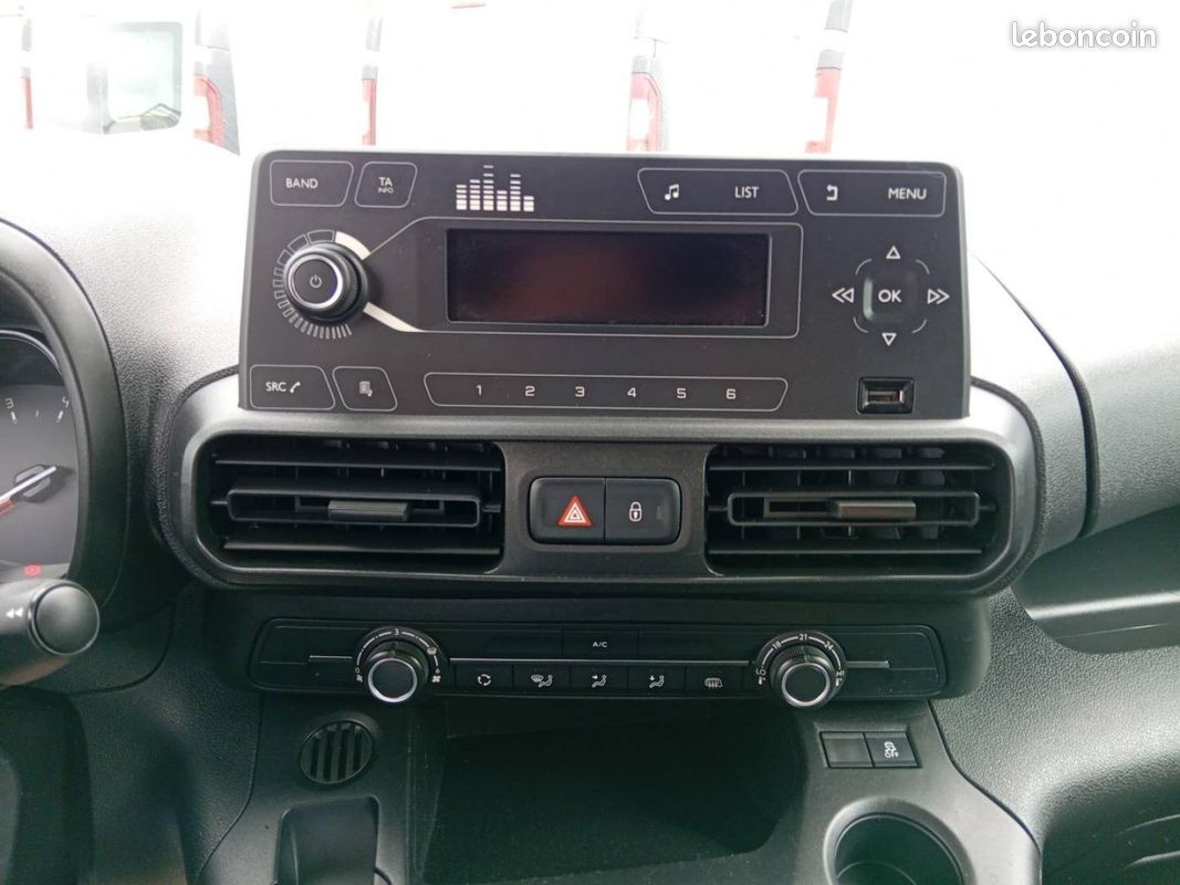 Citroen Berlingo Van 12 400 HT M 1.6 BlueHDi 100ch Club 3 Places (image 12)