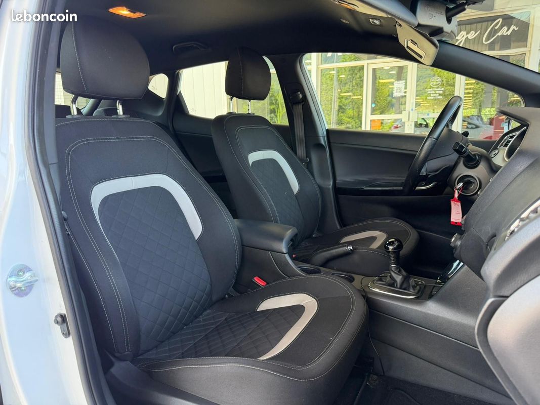 KIA CEE'D 1.6 CRDi 136 ch ISG GT Line DCT7 (image 13)