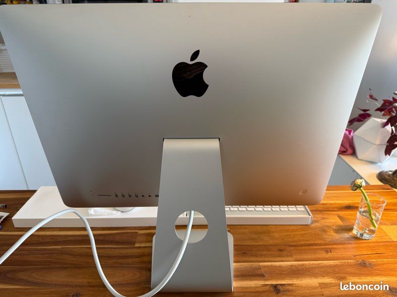 IMAC G5-17POUCES-1.8 GHZ-RAM 2GO-CLAVIER + SOURIS TRES BON