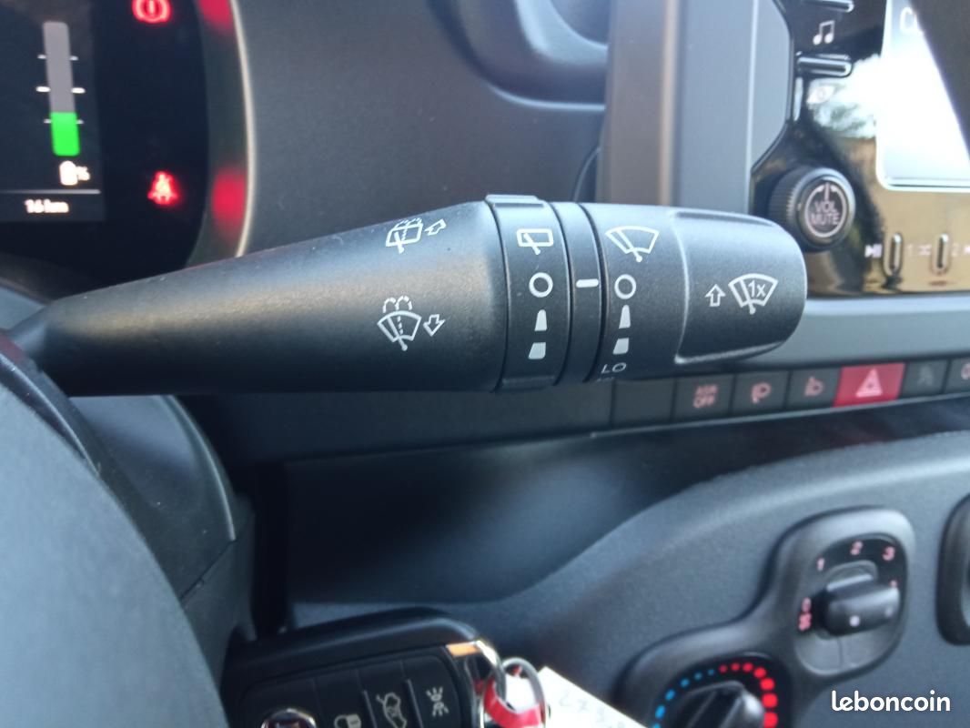 Fiat Panda 1.0 70 ch Hybrid BSG S/S Icone + peinture métallisée + kit gonflage (image 15)