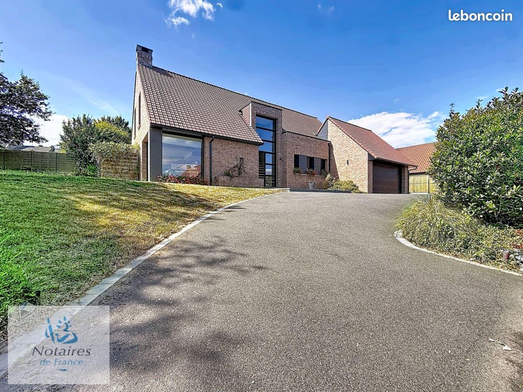 Maison 8 pièces 257 m² · à Morbecque · 257 m² · 650 000 €