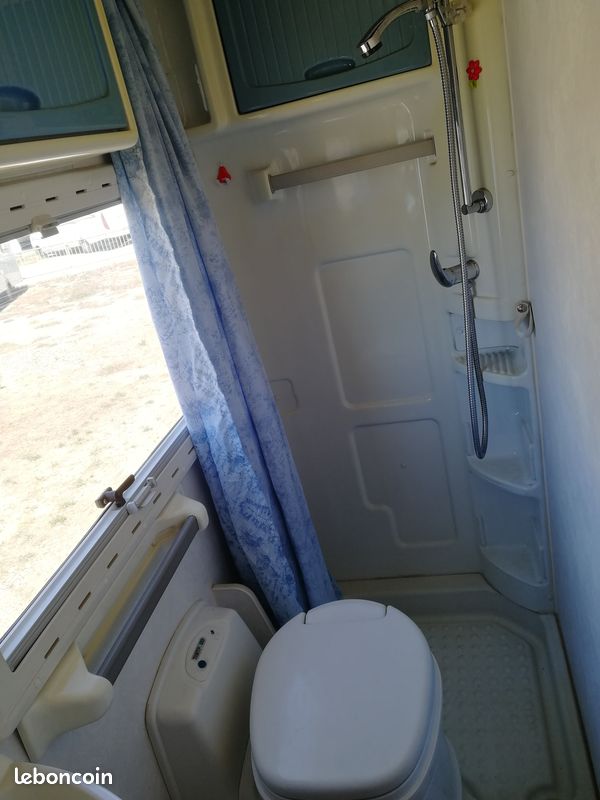 Location Camping Car 6 places 6 couchages (image 8)