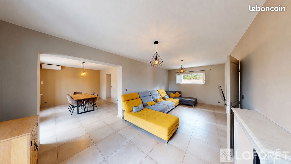 Maison 7 pièces 180 m² · à Saint-Raphaël · 180 m² · 2 750 €