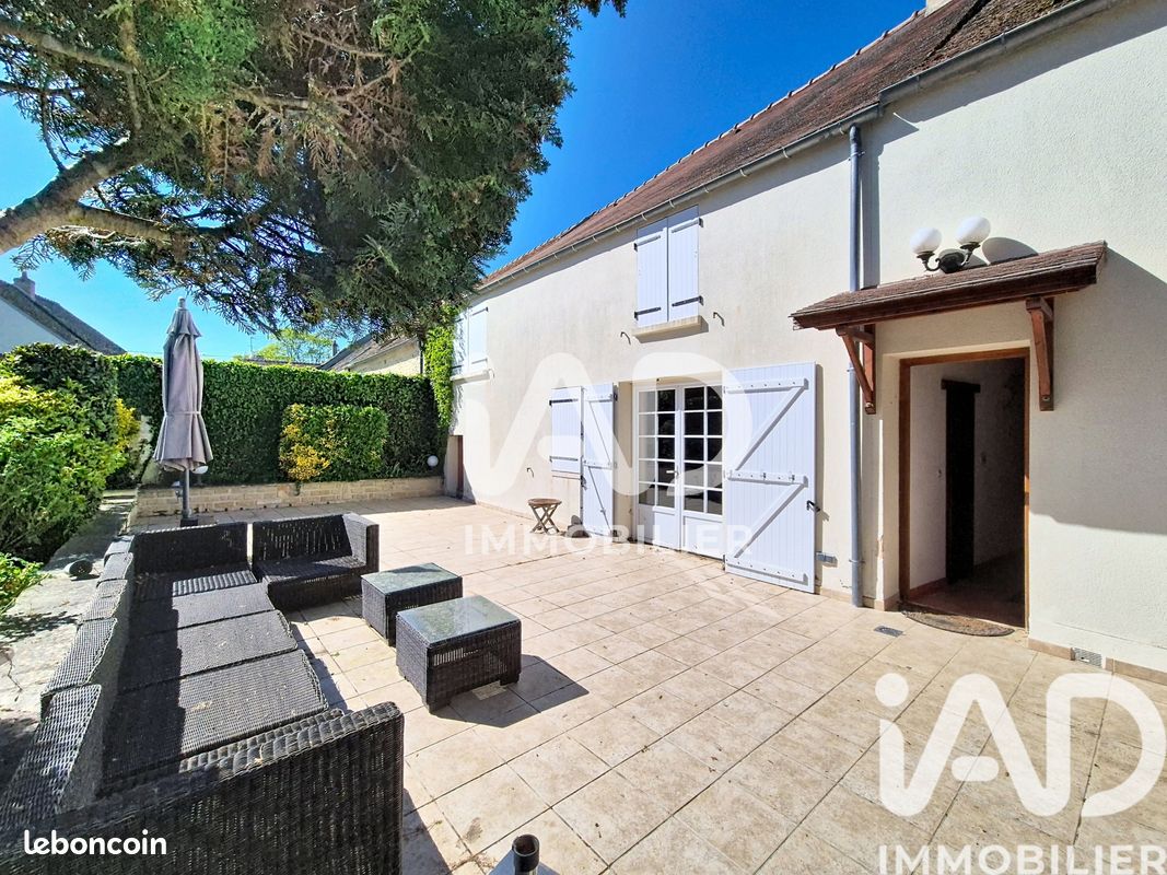 Maison 8 pièces 258 m² · à Fontenailles · 258 m² · 298 000 €